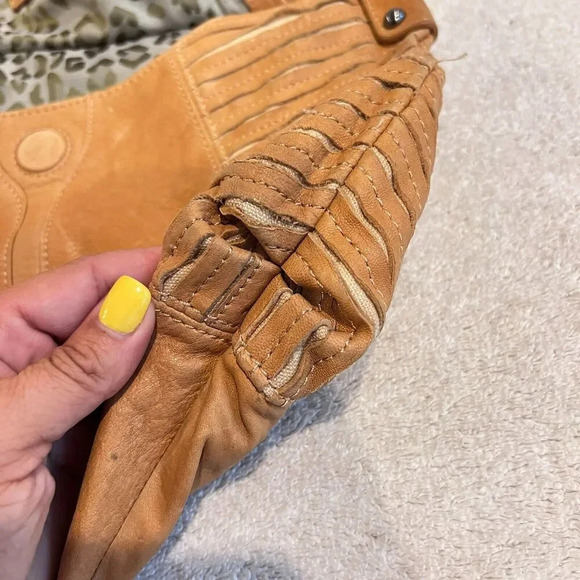 Perlina Womens Brown Leather Shoulder Handbag Zip Pockets Striped Side Design - Picture 7 of 14